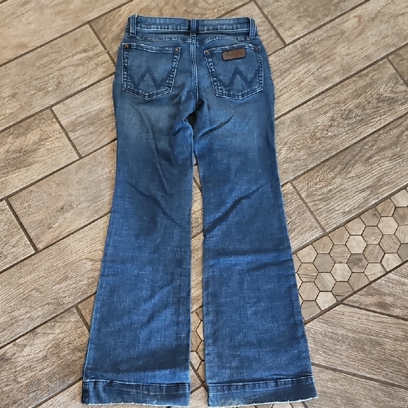 Wrangler Denim - Wrangler Women's Flare Jeans in Deep Blue Size 1x32